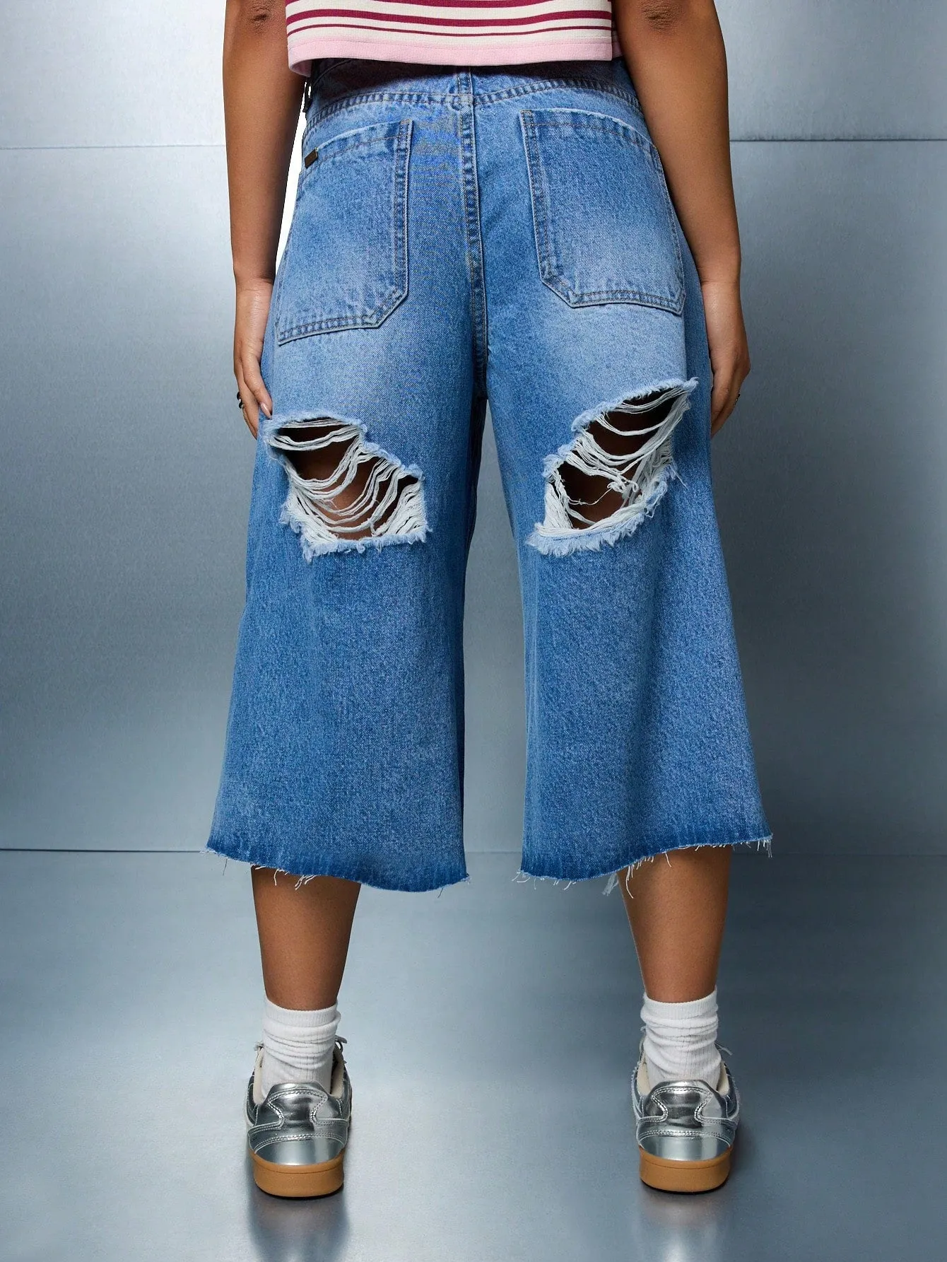 SUMWON WOMEN Distressed Washed Wide Leg Jorts