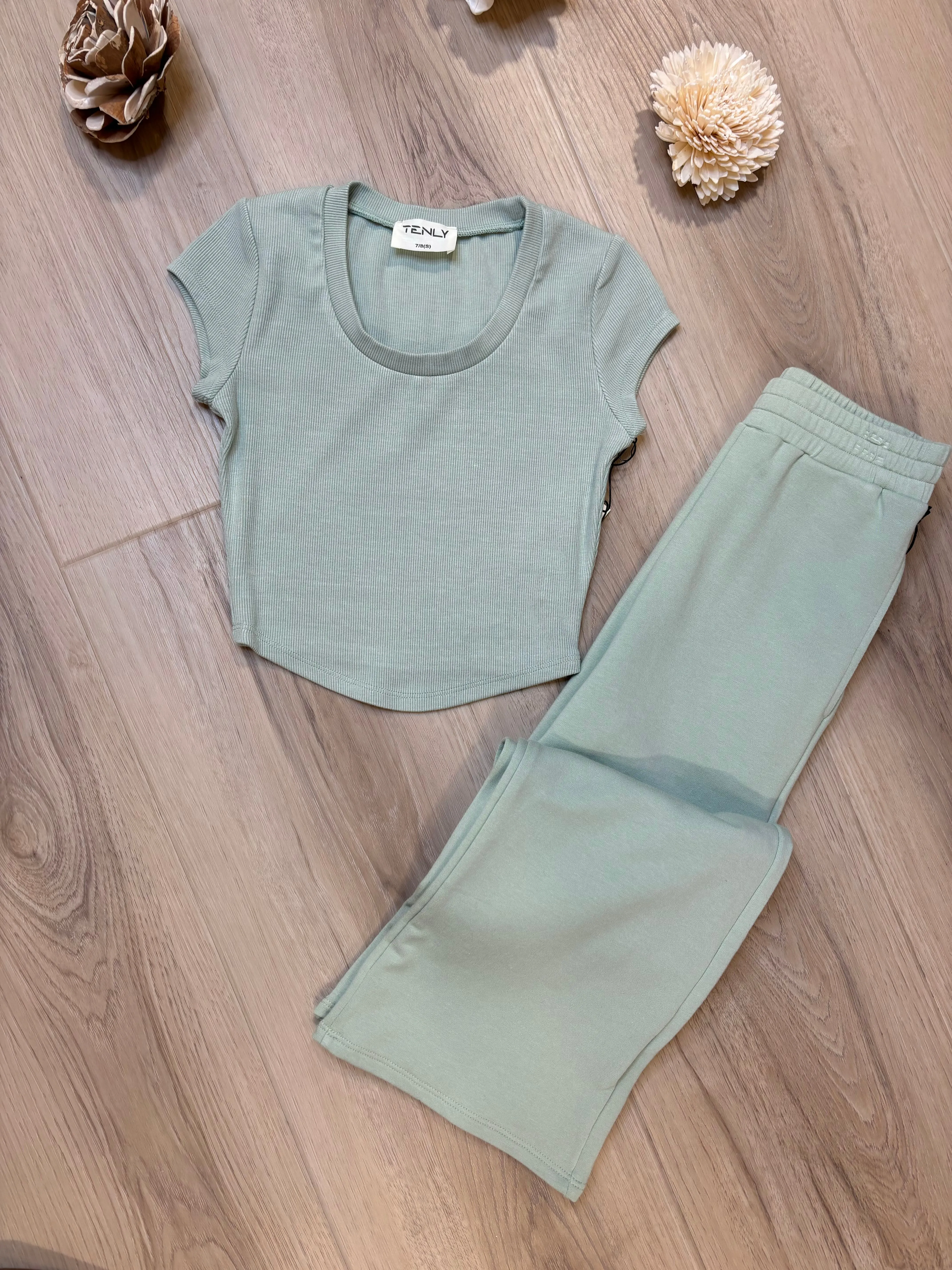 TEN Short Sleeve Scoop Neck Tee in Pistachio